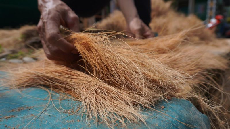 Pelatihan Sabut Kelapa untuk Wirausaha Hijau Siswa