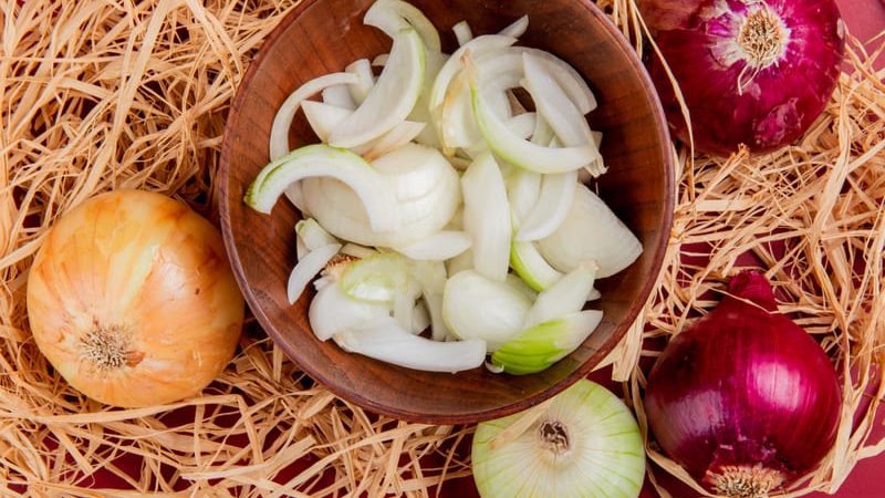 cara menggunakan alat pemotong bawang