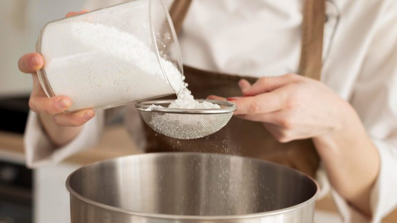 cara mengayak tepung yang benar